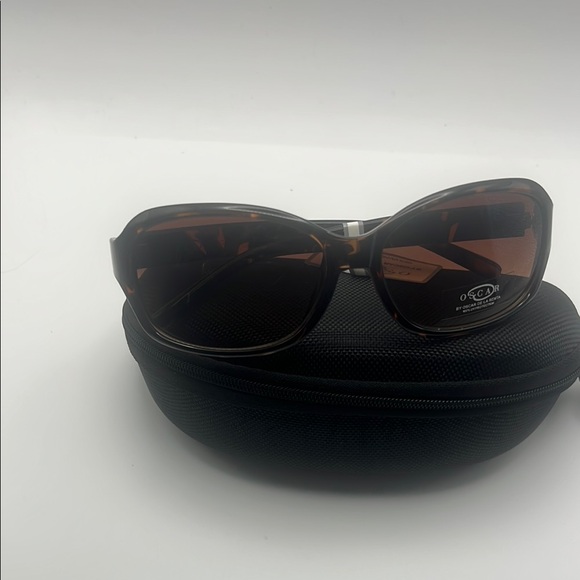 Oscar De La Renta Tortoise Sunglasses - Picture 6 of 9